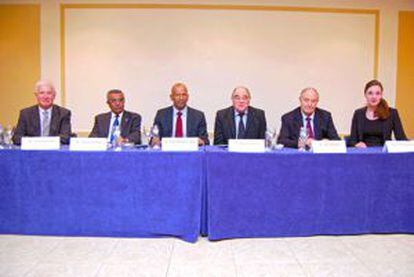 Los miembros de la Comisión Internacional de Verificación del alto el fuego de ETA.