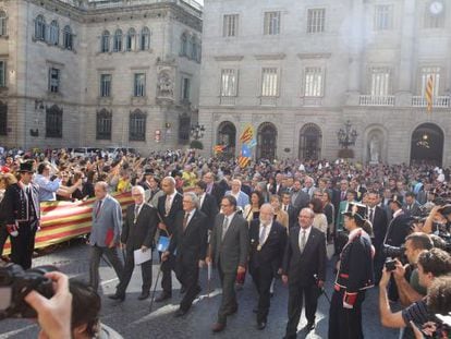 Moment en què els alcaldes es dirigien al Palau de la Generalitat.
