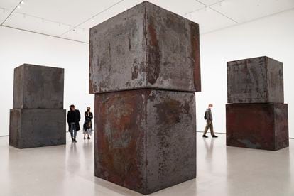 Obra 'Equal' de Richard Serra en el Museo de Arte Moderno de Nueva York, en 2020.
