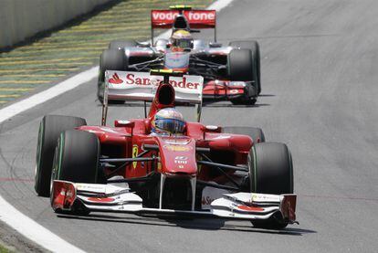 En la segunda vuelta, el piloto español ha adelantado a Hamilton y se ha colocado cuarto