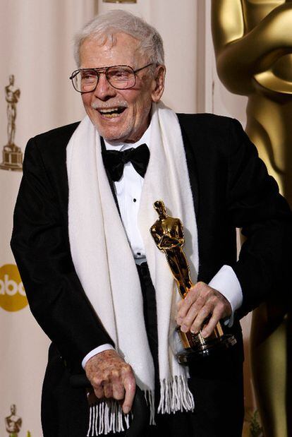 Robert F. Boyle recibe el Oscar honorífico en 2008.