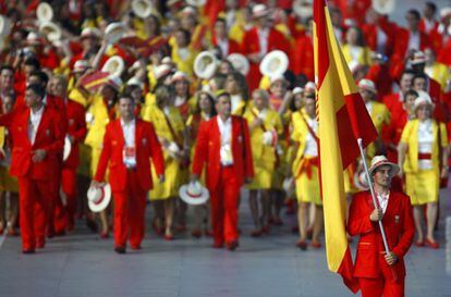 En la ceremonia de los Juegos Olímpicos de 2008 en Pekín, el equipo olímpico español estuvo capitaneado por el piragüista David Cal, máximo medallista de la historia de España con cuatro platas y un oro.
