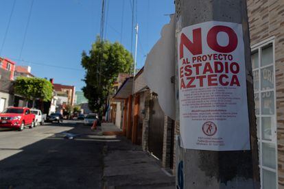 Cartel en rechazo a las obras de ampliación del Estadio Azteca en la colonia El Caracol. 
