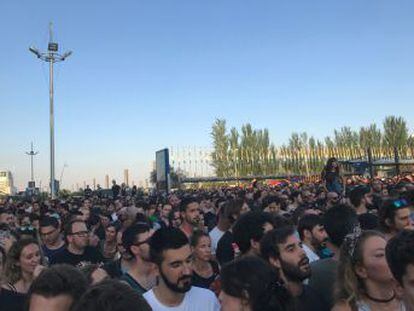 El festival comienza entre múltiples críticas de los asistentes