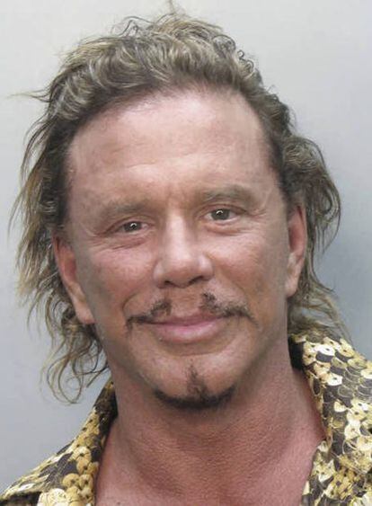 Dos fotografías policiales el actor Mickey Rourke, tras ser detenido por conducir borracho en Miami Beach, Florida ( Estados Unidos) .