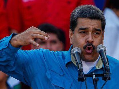 El mandatario venezolano tacha al presidente del Ejecutivo de  racista  y  colonialista 