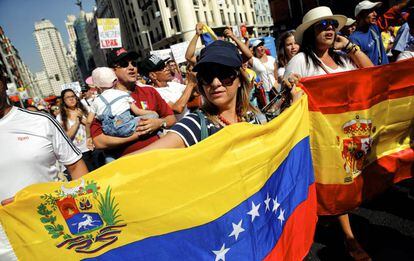 Manifestación contra el Gobierno de Venezuela por las calles de Madrid.