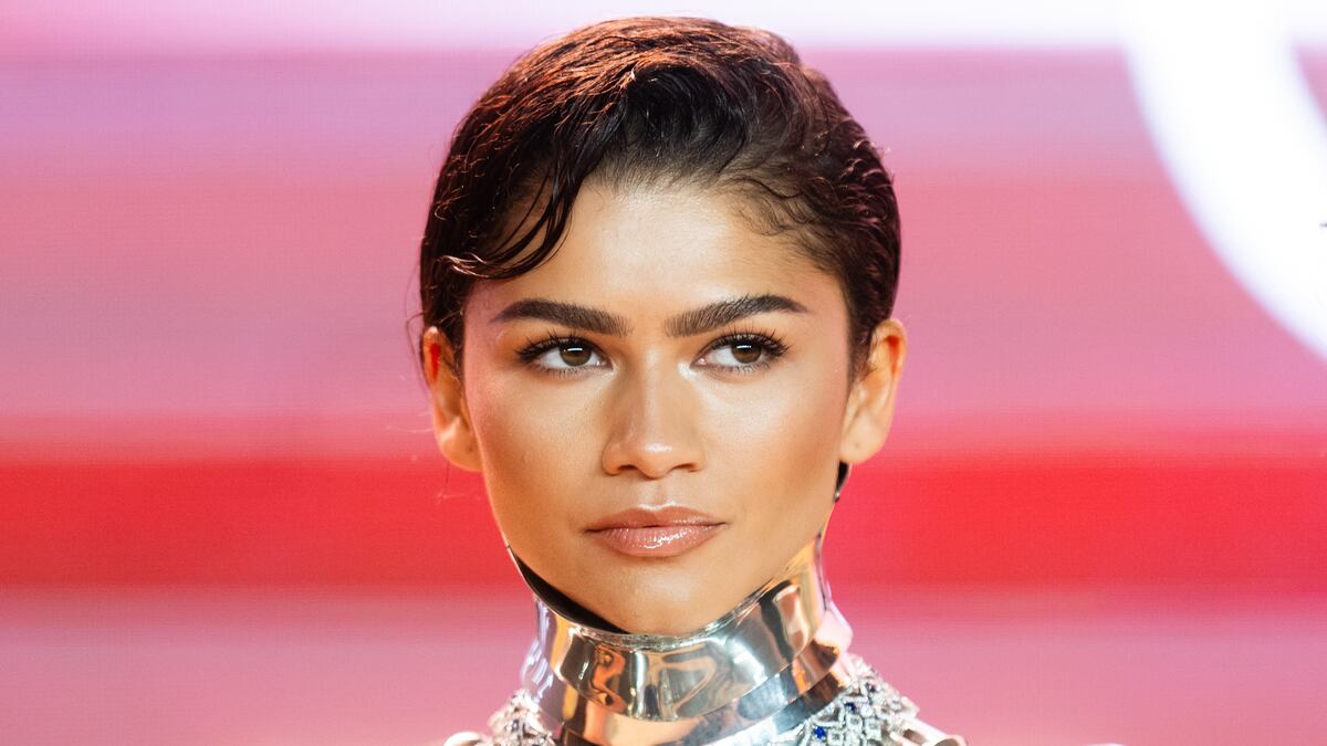 Zendaya sorprende vestida de robot en la «premiere» de «Dune: Parte dos»
