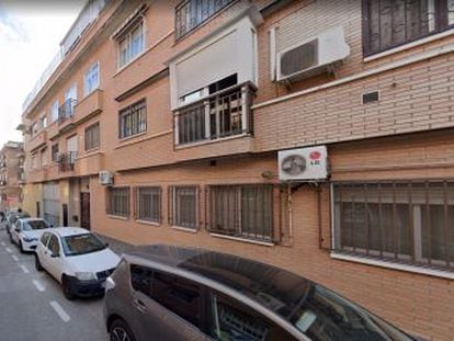 Los agentes acudieron a una vivienda tras ser alertados por la madre de la pareja sentimental del fallecido, que había amenazado con quemar viva a su novia