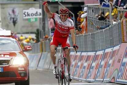 Damien Monier celebra su victoria en la 17ª etapa del Giro.