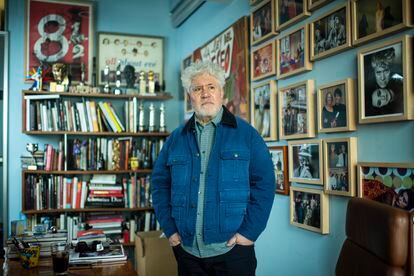 El director de cine Pedro Almodóvar, en las oficinas de su productora El Deseo, en Madrid, a finales de marzo.