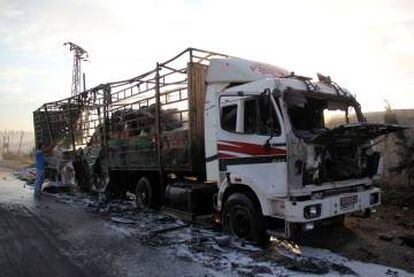 Parte del convoy humanitario atacado a las afueras de Alepo.