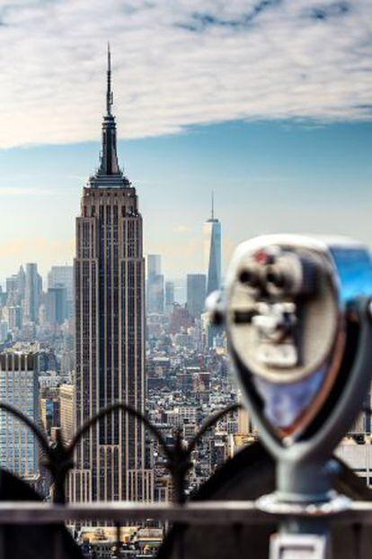 El Empire State visto desde el Rockefeller Center (al fondo, la torre levantada en lugar de las Torres Gemelas).