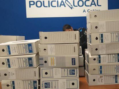 Archivadores requisados en la Policía Local de A Cañiza en una imagen difundida por el PSOE.
