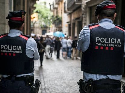 Dos Mossos d'Esquadra en Girona, en una imagen de archivo.