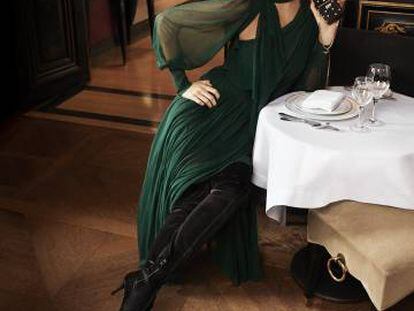 La modelo y actriz Poppy Delevingne en la campaña de la firma Roger Vivier.
