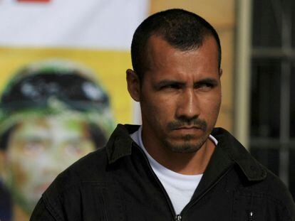 Alexander Farfán Suárez luego de ser arrestado en 2008, en una base militar de Bogotá (Colombia).