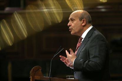 El ministro de Educación, Cultura y Deporte, José Ignacio Wert, en el pleno del Congreso.