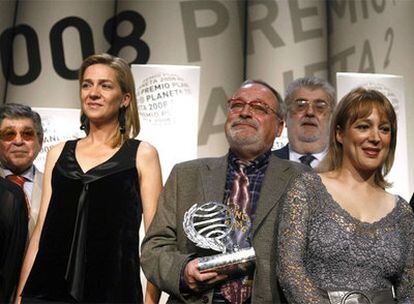 Fernando Savater y Ángela Vallvey, durante la entrega de los premios en Barcelona