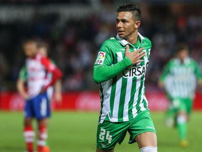 Rubén Castro celebra su primer gol