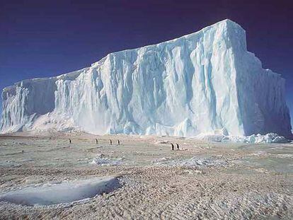Un iceberg en el océano Antártico.
