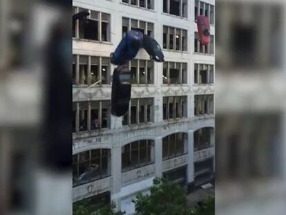 Un videoaficionado graba una escena del rodaje de ‘Fast and Furious’ 8