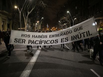 Pancarta en una de las manifestaciones tras el encarcelamiento de Pablo Hasél