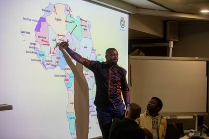 Rolland Fosso, 37, explains his journey through Africa to reach Europe from Cameroon to the residents of La Masía del FC Barcelona.