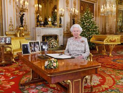 El mensaje de Navidad de la reina de Inglaterra se produce en un momento de gran dificultad para la primera ministra, Theresa May