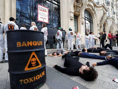 Activistas de ATTAC en París.