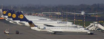 Diversos avions de Lufthansa, matriu de Germanwings, a Düsseldorf el 2013.