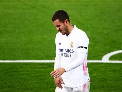 Eden Hazard muestra dolor, antes de abandonar el campo lesionado en el partido ante el Alavés el pasado 28 de noviembre.