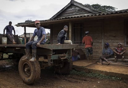 Trabajadores de temporada, provenientes de Santiago de Cuba