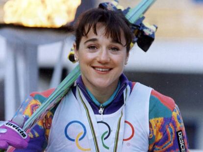 Blanca Fernández Ochoa, con la medalla de bronce gaanda en los Juegos Olímpicos de Albertville (Francia) en 1992. En vídeo, cronología de la búsqueda de la esquiadora.