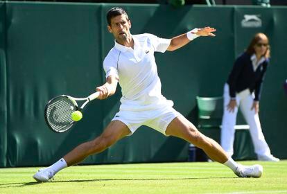 El serbio Novak Djokovic, durante su partido de tercera ronda contra su compatriota Miomir Kecmanovic, quien no fue rival para un inspirado Djokovic, cada día con mejores sensaciones en la capital británica (6-0, 6-3 y 6-4 en 1 hora y 52 minutos).