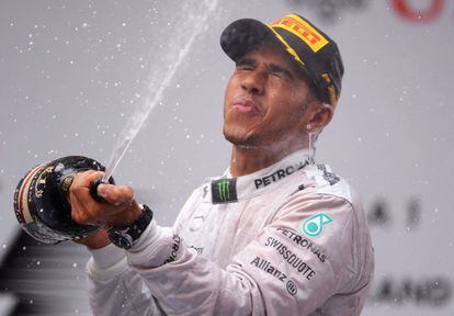 Hamilton celebra su victoria. 