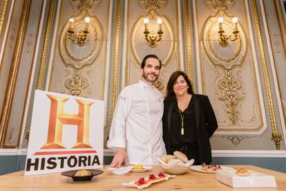 El chef Mario Sandoval y Carolina Godayol, directora del canal Historia, en la presentación del programa.