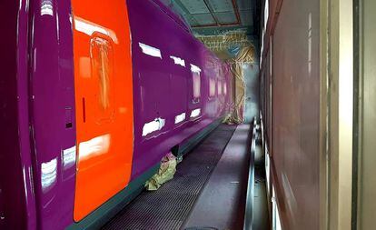 Para las puertas del nuevo tren de Renfe se ha elegido el color naranja.