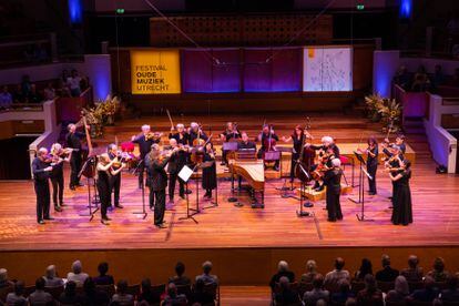 La Orquesta del Siglo XVIII termina de tocar la Sinfonía Wq 182 núm. 3 de Carl Philipp Emanuel Bach durante el concierto de clausura del Festival de Música Antigua de Utrecht.