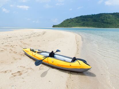 Los 'kayaks' hinchables permiten disfrutar de paseos por el agua en cualquier lugar. GETTY IMAGES.