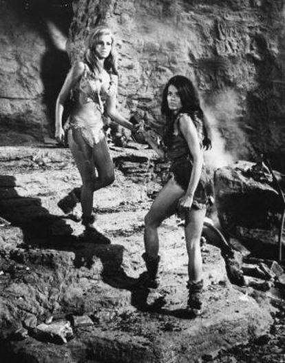 Raquel Welch y Martine Beswick en un fotograma de 'Hace un millón de años'.