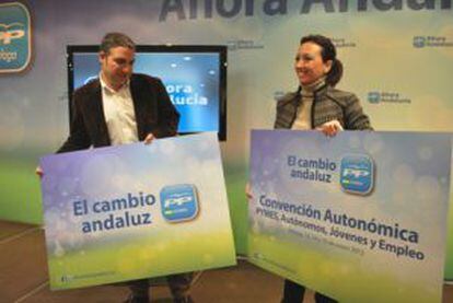 Elías Bendodo y Patricia Navarro presentan la convención que este fin de semana celebra el PP andaluz en Málaga.