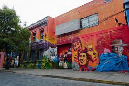 Fachada de la fundación Víctor Jara, en el barrio de Brasil de Santiago de Chile