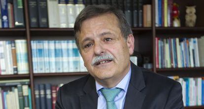 El abogado José Antonio Bosch en su despacho, en Sevilla.