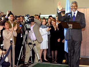 El secretario general de la ONU, Kofi Annan, ayer tras conocer el galardón.