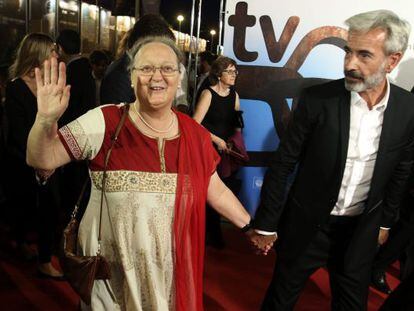 Anna Ferrer, la viuda de Vicente Ferrer, e Imanol Arias, en el festival de cine de San Sebastián.