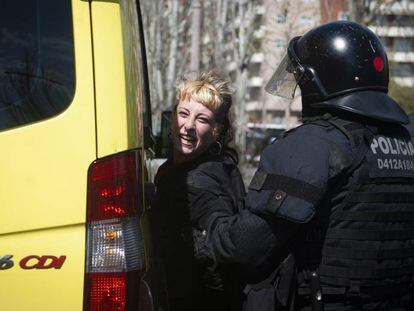 Una de las detenidas en la protesta contra Vox.