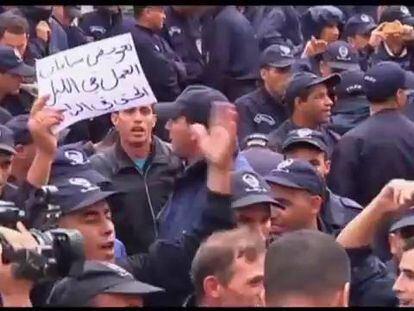 Las manifestaciones de los policías ilustran el vacío de poder en Argelia