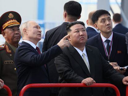 Putin junto a Kim Jong-un, en el cosmódromo de Vostochni, en Rusia.