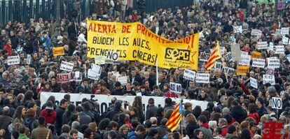 Manifestaci&oacute;n celebrada ayer en Valencia en protesta por las cargas policiales.
